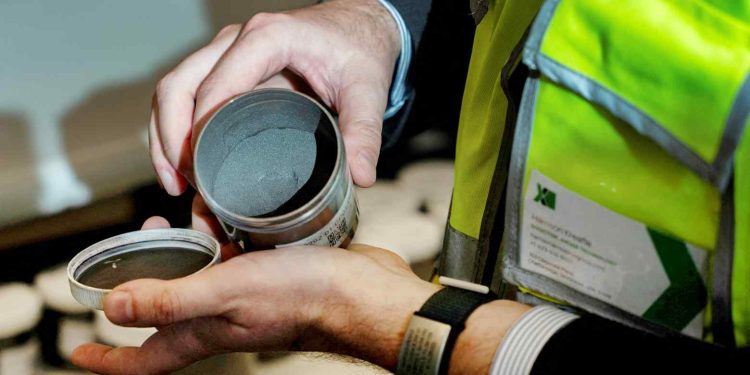 US finalizes tariff hike on battery material graphite from China