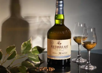 The Whisky Exchange bottles 20YO Redbreast