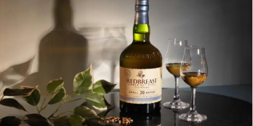 The Whisky Exchange bottles 20YO Redbreast
