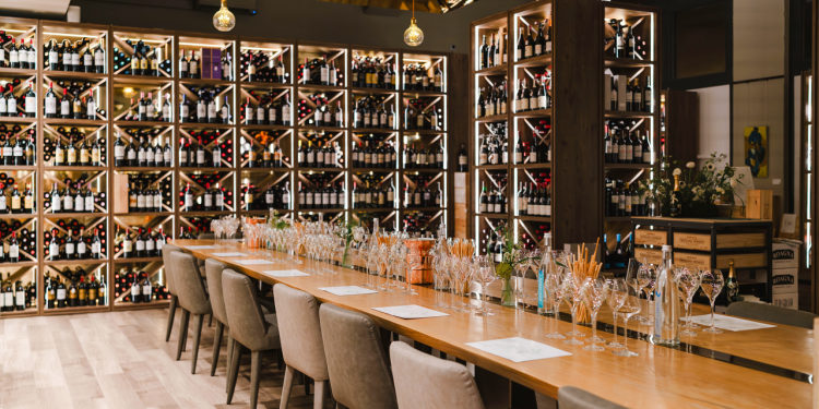 Arvi: Bespoke luxury wine services for global private clients and the HORECA sector.